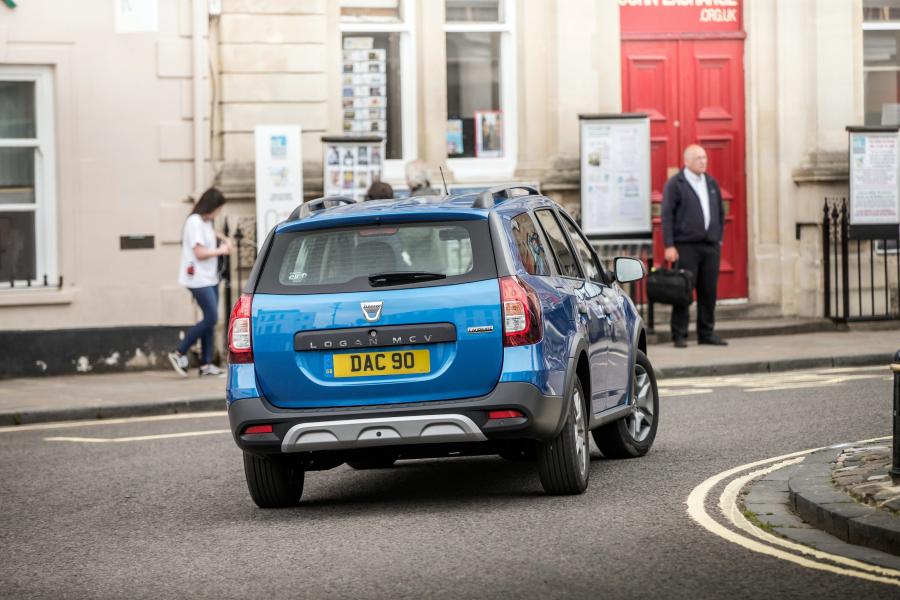  Dacia Logan MCV Stepway 2017 года  (UK) (фото 31 из 40)